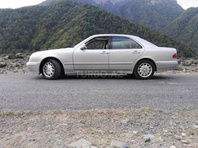 Mercedes E 320 2001, 260,000 km - 3.2 l - Bakı