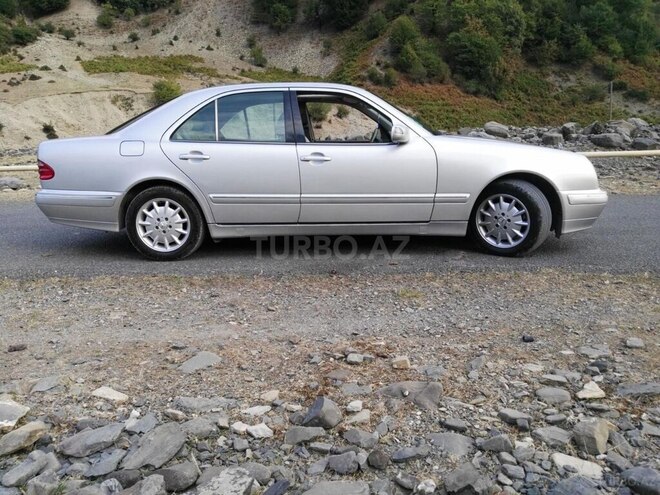 Mercedes E 320 2001, 260,000 km - 3.2 l - Bakı