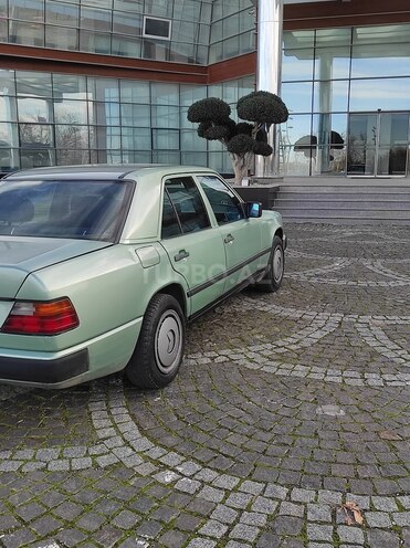 Mercedes E 230 1986, 383,111 km - 2.3 l - Şəmkir