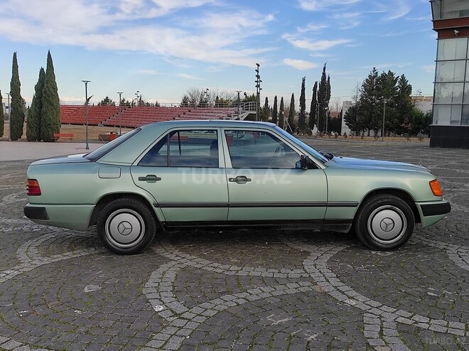 Mercedes E 230 1986, 383,111 km - 2.3 l - Şəmkir