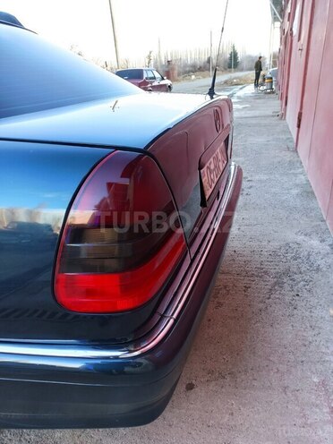 Mercedes C 180 1998, 270,000 km - 1.8 l - Tovuz