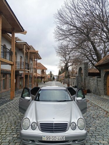 Mercedes E 270 2001, 470,000 km - 2.7 l - Qax