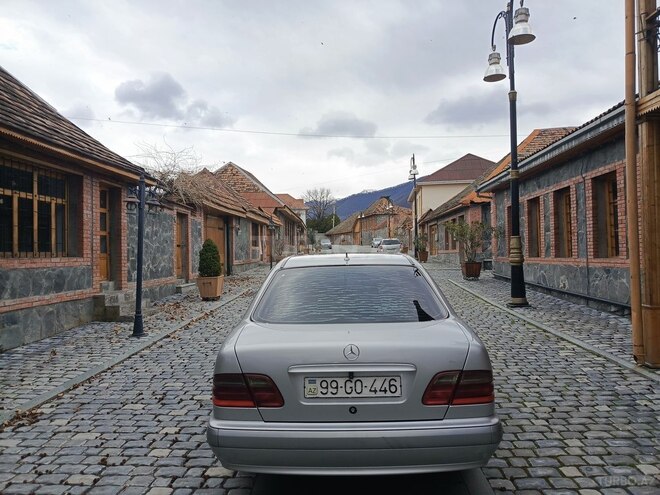 Mercedes E 270 2001, 470,000 km - 2.7 l - Qax