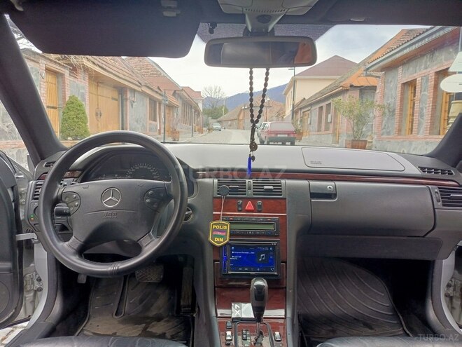 Mercedes E 270 2001, 470,000 km - 2.7 l - Qax