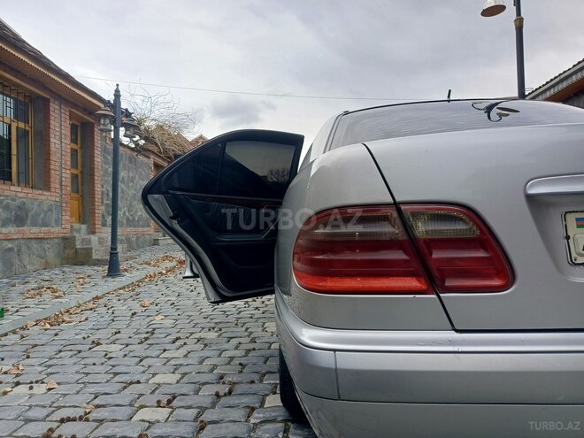 Mercedes E 270 2001, 470,000 km - 2.7 l - Qax