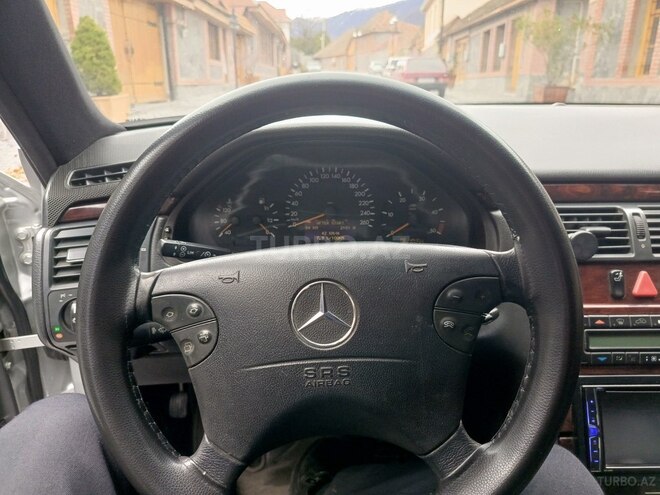 Mercedes E 270 2001, 470,000 km - 2.7 l - Qax