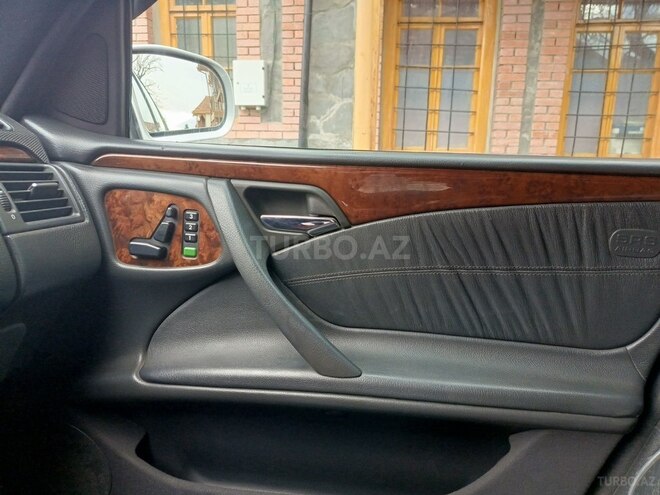 Mercedes E 270 2001, 470,000 km - 2.7 l - Qax