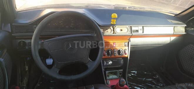 Mercedes E 200 1993, 258,852 km - 2.0 l - Bakı