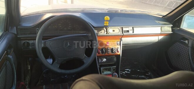 Mercedes E 200 1993, 258,852 km - 2.0 l - Bakı