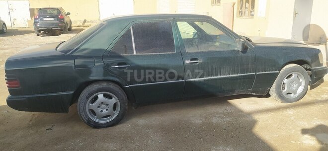 Mercedes E 200 1993, 258,852 km - 2.0 l - Bakı