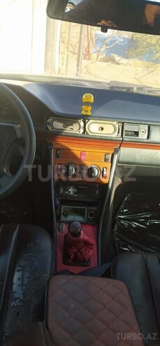 Mercedes E 200 1993, 258,852 km - 2.0 l - Bakı