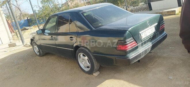 Mercedes E 200 1993, 258,852 km - 2.0 l - Bakı