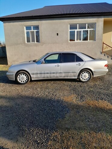 Mercedes E 240 2001, 359,152 km - 2.6 l - Lənkəran