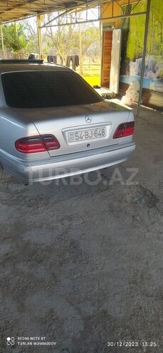 Mercedes E 240 2001, 300,501 km - 2.4 л - Sabirabad