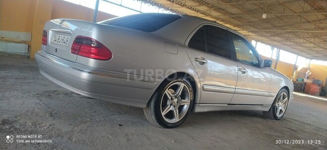Mercedes E 240 2001, 300,501 km - 2.4 л - Sabirabad