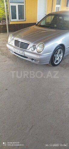 Mercedes E 240 2001, 300,501 km - 2.4 л - Sabirabad