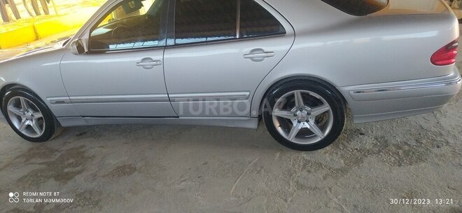 Mercedes E 240 2001, 300,501 km - 2.4 л - Sabirabad