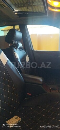 Mercedes E 240 2001, 300,501 km - 2.4 л - Sabirabad