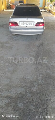 Mercedes E 240 2001, 300,501 km - 2.4 л - Sabirabad