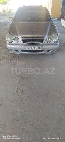Mercedes E 240 2001, 300,501 km - 2.4 л - Sabirabad
