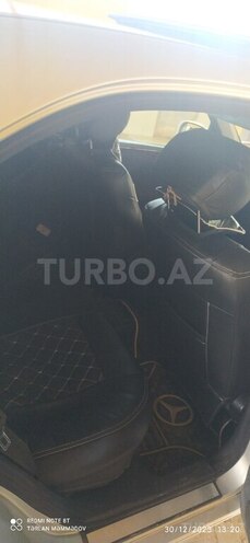 Mercedes E 240 2001, 300,501 km - 2.4 л - Sabirabad