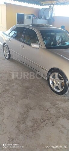 Mercedes E 240 2001, 300,501 km - 2.4 л - Sabirabad