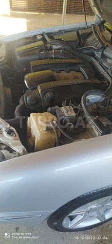 Mercedes E 240 2001, 300,501 km - 2.4 л - Sabirabad