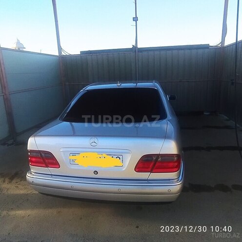 Mercedes E 220 1998, 506,502 km - 2.2 l - Qusar