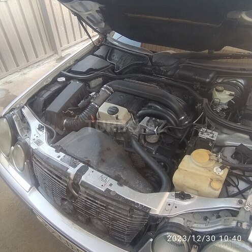 Mercedes E 220 1998, 506,502 km - 2.2 l - Qusar