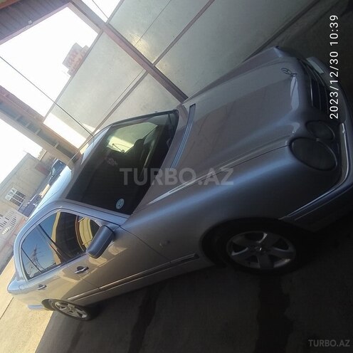 Mercedes E 220 1998, 506,502 km - 2.2 l - Qusar