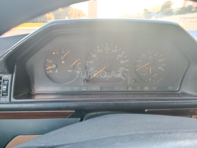 Mercedes E 250 1994, 388,122 km - 2.5 l - Bakı