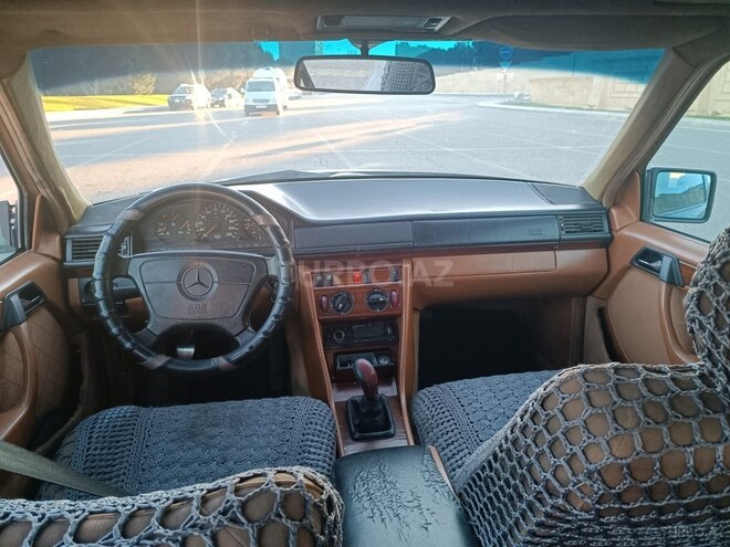 Mercedes E 250 1994, 388,122 km - 2.5 l - Bakı
