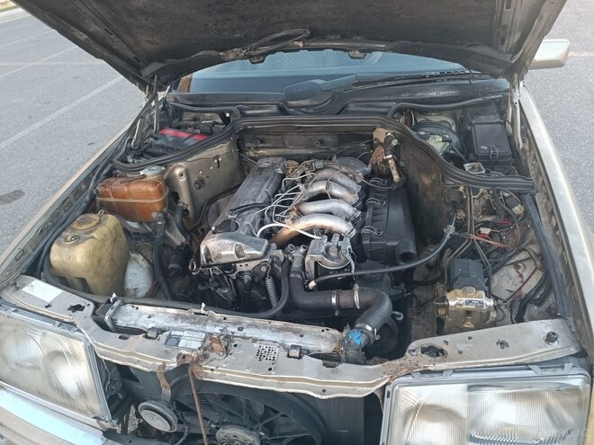 Mercedes E 250 1994, 388,122 km - 2.5 l - Bakı