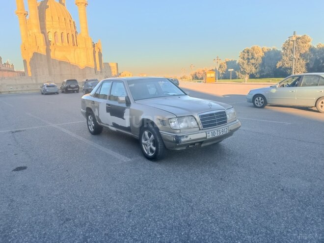 Mercedes E 250 1994, 388,122 km - 2.5 l - Bakı