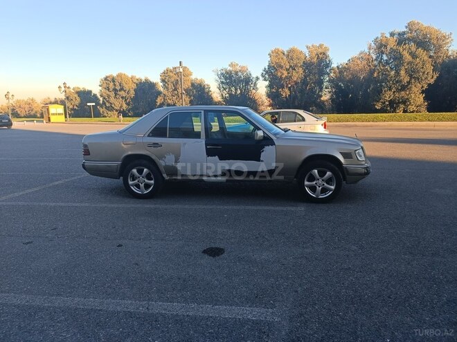Mercedes E 250 1994, 388,122 km - 2.5 l - Bakı