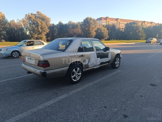 Mercedes E 250 1994, 388,122 km - 2.5 l - Bakı