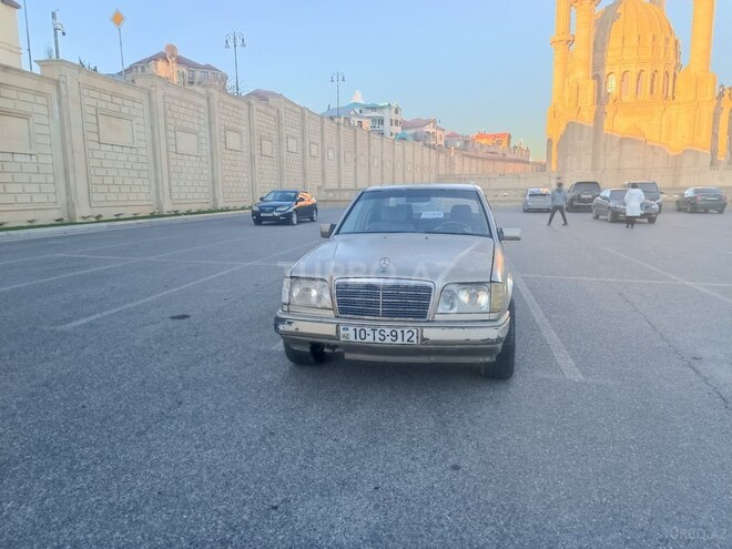 Mercedes E 250 1994, 388,122 km - 2.5 l - Bakı