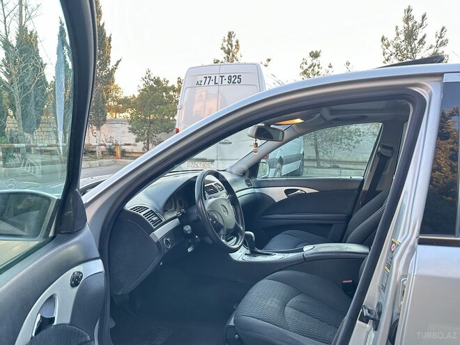Mercedes E 220 2002, 264,000 km - 2.2 л - Bakı