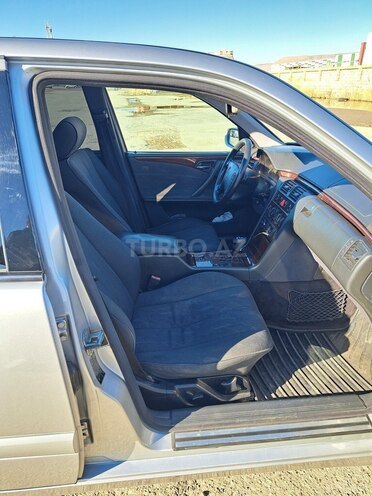 Mercedes E 220 2001, 450,000 km - 2.2 l - Bakı