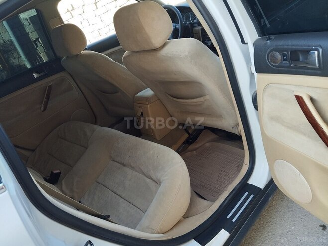 Volkswagen Passat 2004, 240,995 km - 1.8 l - Bakı