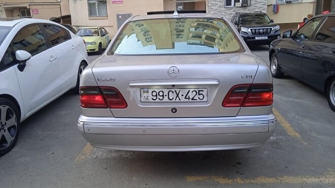 Mercedes E 220 2001, 421,000 km - 2.2 л - Bakı