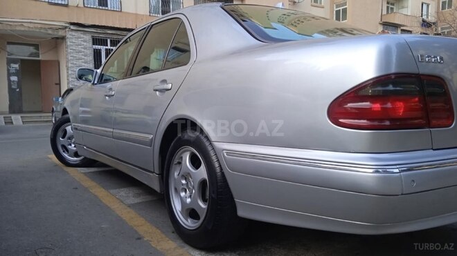 Mercedes E 220 2001, 421,000 km - 2.2 л - Bakı