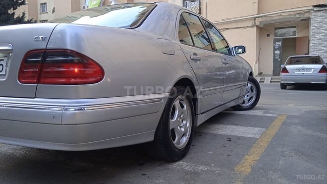 Mercedes E 220 2001, 421,000 km - 2.2 л - Bakı