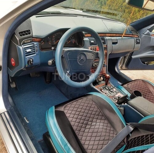 Mercedes E 240 1998, 323,000 km - 2.4 l - Qəbələ