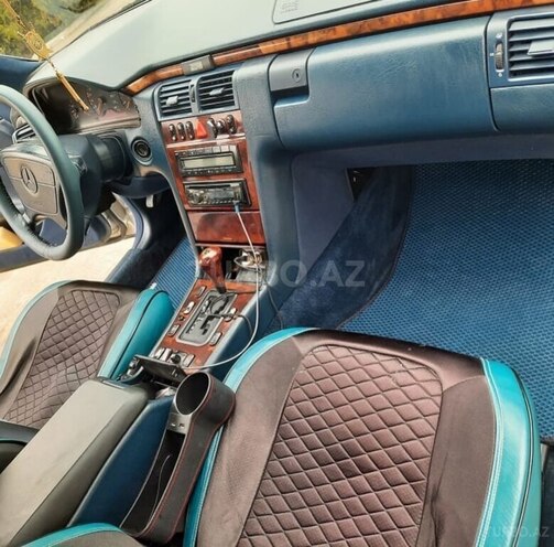 Mercedes E 240 1998, 323,000 km - 2.4 l - Qəbələ