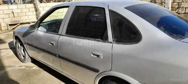 Opel Vectra 1998, 380,000 km - 1.6 l - Quba