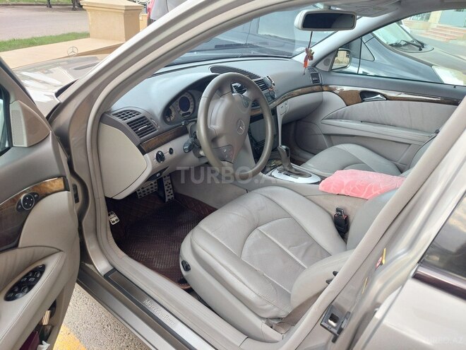 Mercedes E 240 2004, 279,500 km - 2.6 l - Bakı
