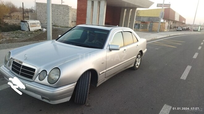 Mercedes E 220 1997, 536,545 km - 2.2 l - Bərdə