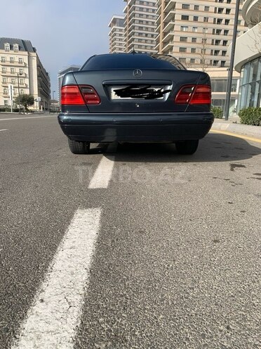 Mercedes E 220 1999, 444,000 km - 2.2 l - Bakı