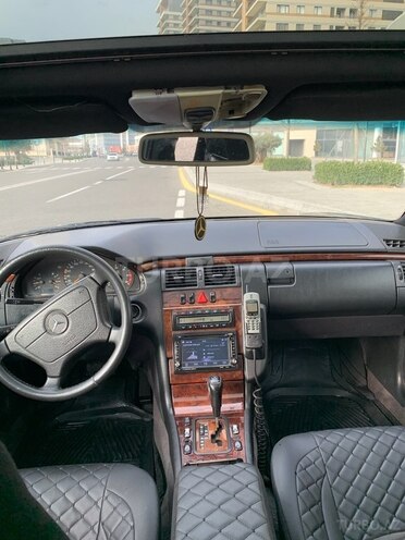 Mercedes E 220 1999, 444,000 km - 2.2 l - Bakı